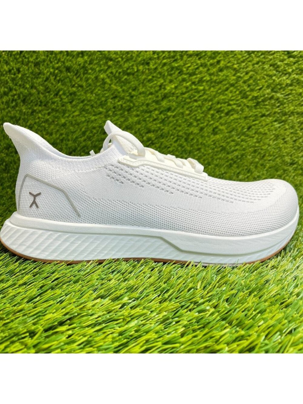 Flux Adapt Runner White Gum Mens Size 8.5 Womens Size 10 Running Walking Shoes